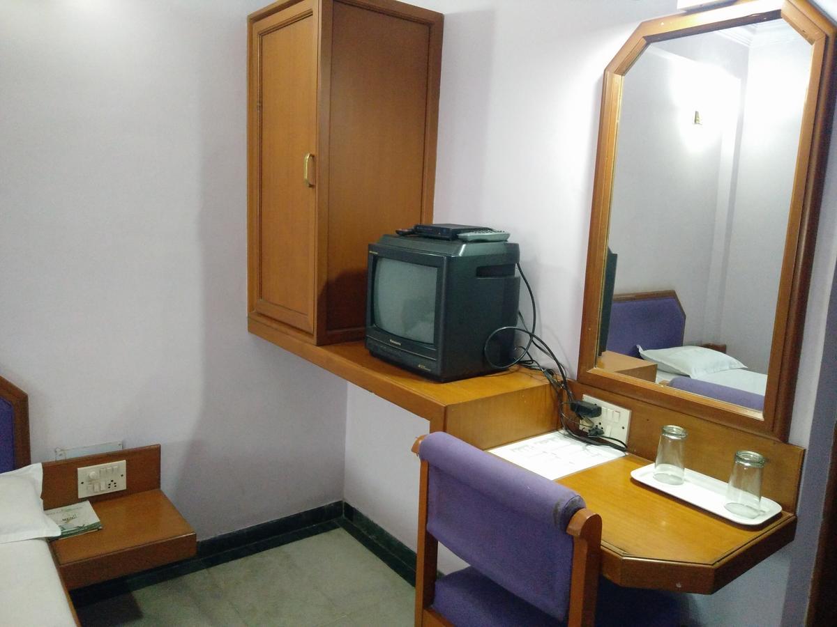 Hotel Grg Vadodara Exterior photo