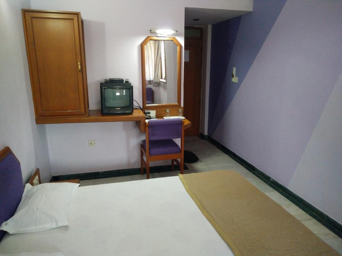 Hotel Grg Vadodara Exterior photo